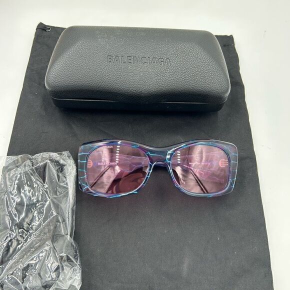Unisex Balenciaga, wraparound, sunglasses made in Italy - Picture 2 of 8